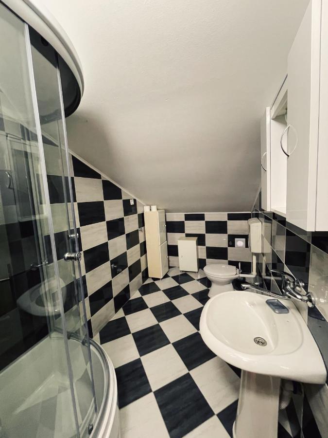 Vila Duricic 300M Od Mora Hotel Ðenovići Buitenkant foto