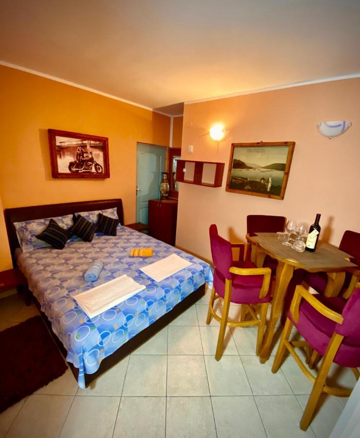 Vila Duricic 300M Od Mora Hotel Ðenovići Buitenkant foto