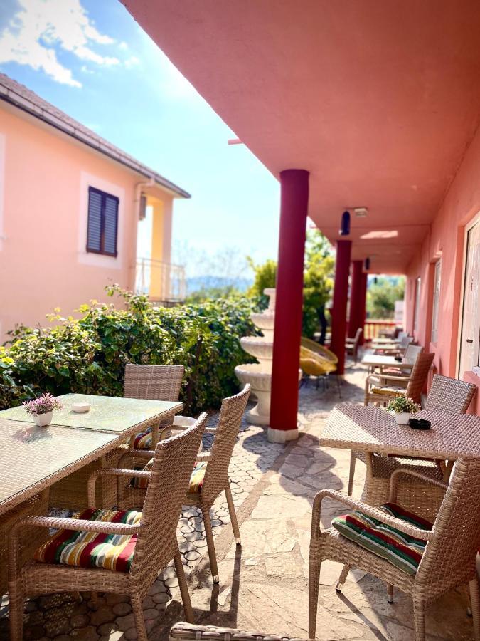 Vila Duricic 300M Od Mora Hotel Ðenovići Buitenkant foto
